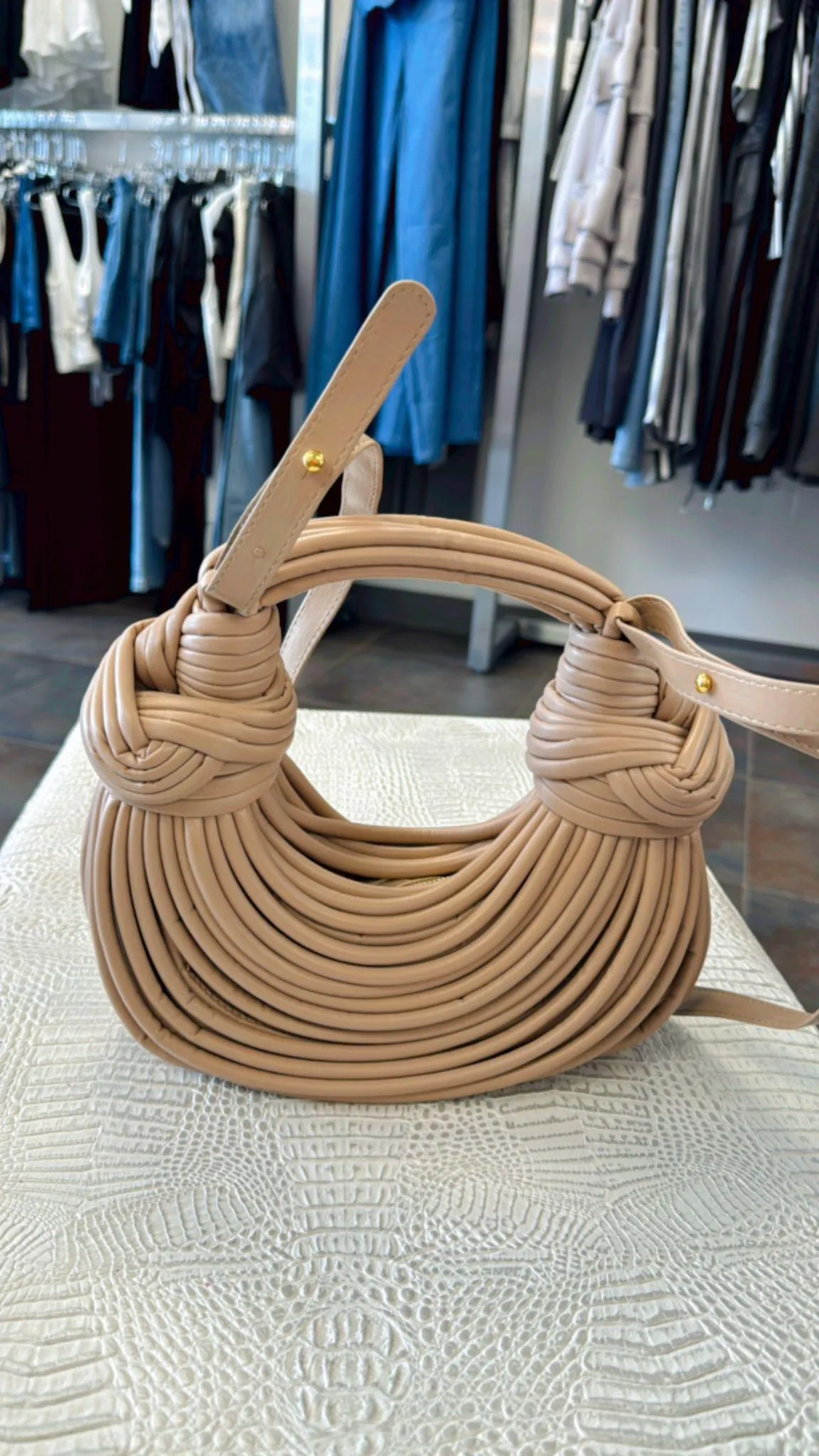 B005 Woven crossbody handbag