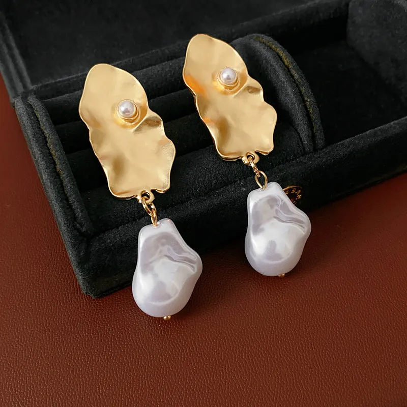 Luxurious Irregular Geometric Artificial Pearl Electroplating Earrings