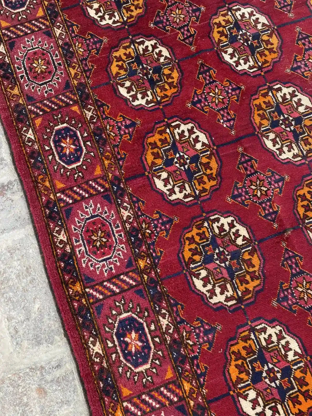 Stunning Hand Knotted Turkoman Tekke Rug - 6.9' x 10.9'