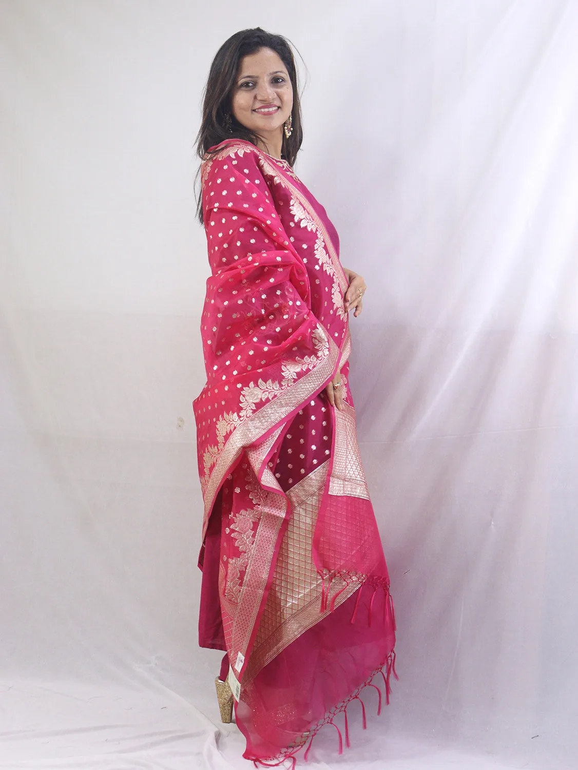 Stunning Pink Banarasi Organza Dupatta - Perfect for Ethnic Attire
