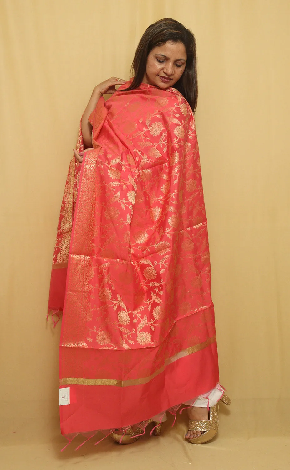 Stunning Pink Banarasi Silk Dupatta - Versatile and Elegant!