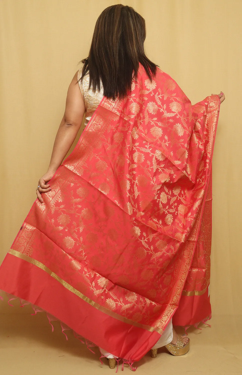 Stunning Pink Banarasi Silk Dupatta - Versatile and Elegant!
