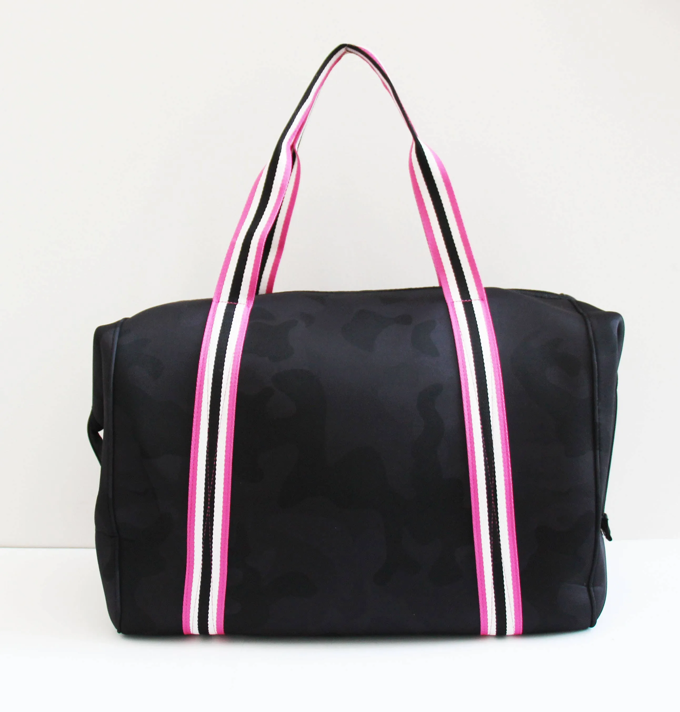The Cassie Weekender Hollywood  Black Camo /pink