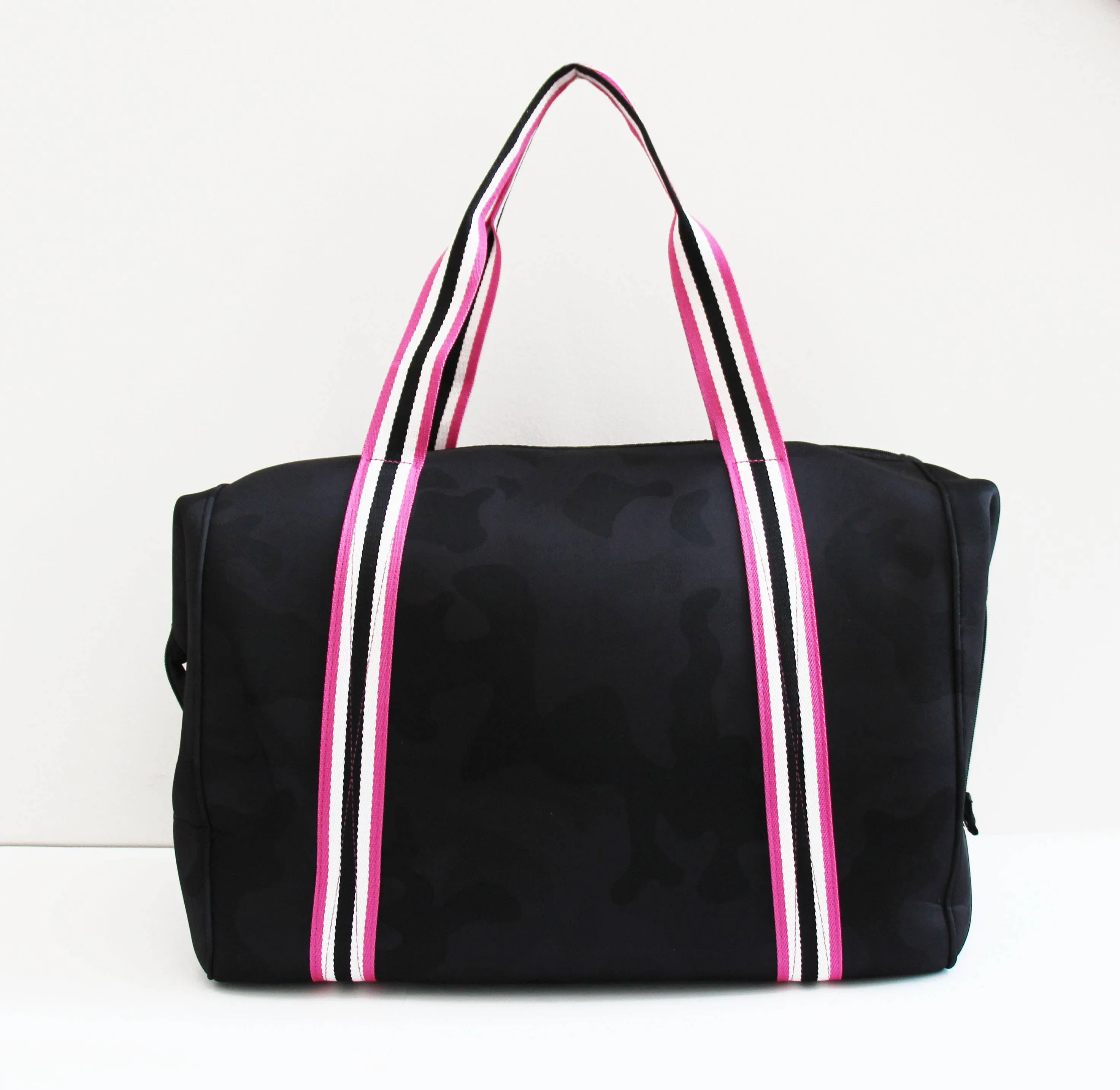 The Cassie Weekender Hollywood  Black Camo /pink