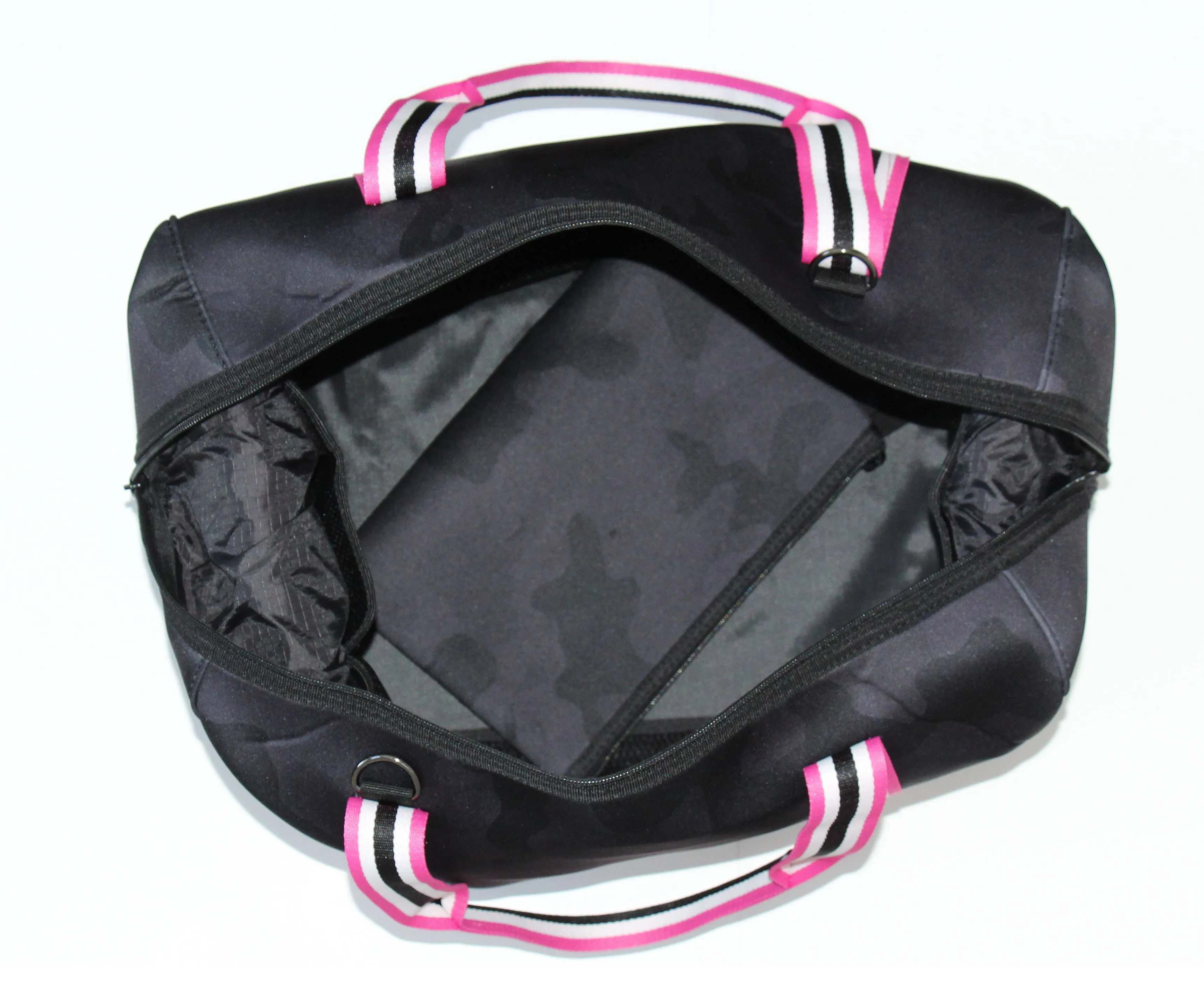 The Cassie Weekender Hollywood  Black Camo /pink