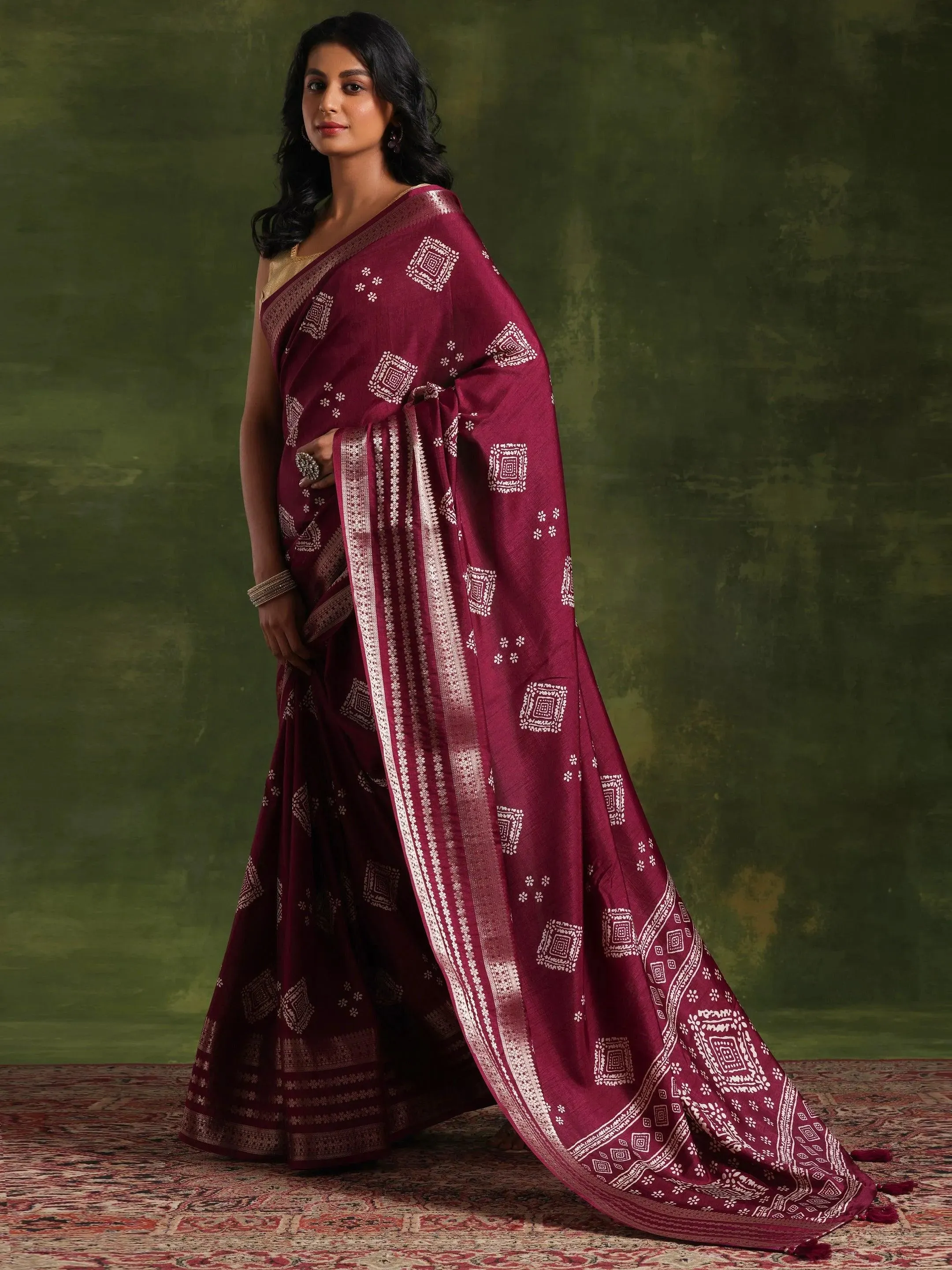 Wine Printed Silk Blend Saree With Unstitched Blouse Piece